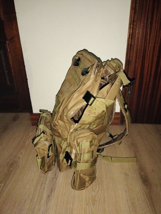 Mochila com bastante arrumação