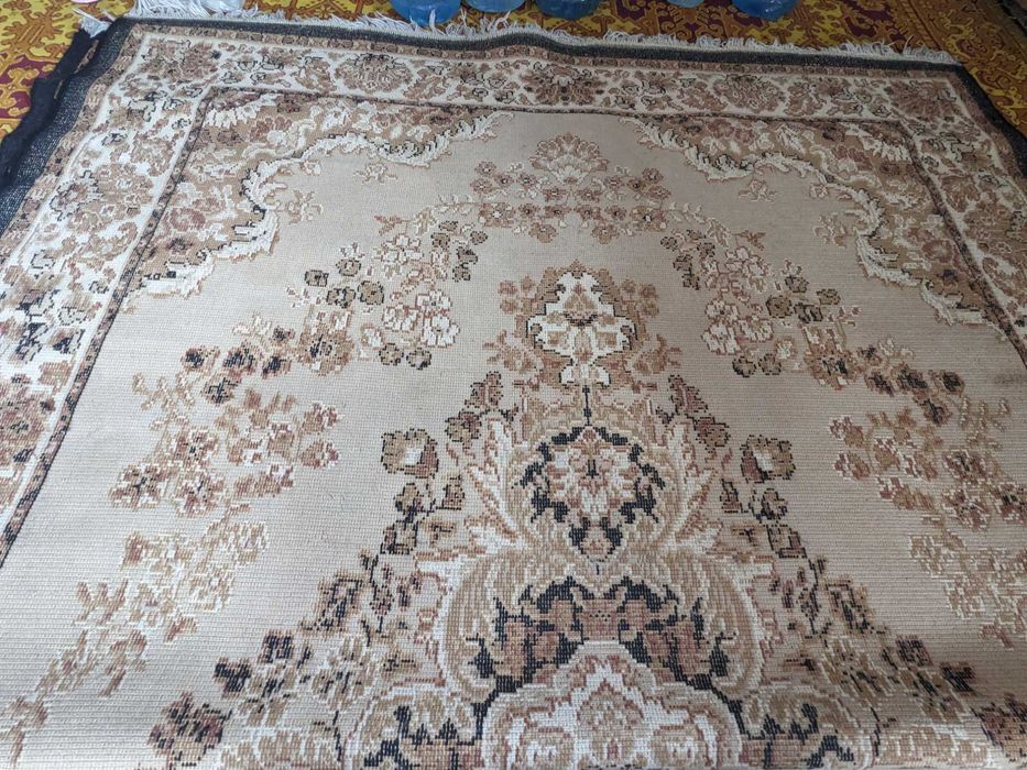 Продам ковер хорошее состоянее