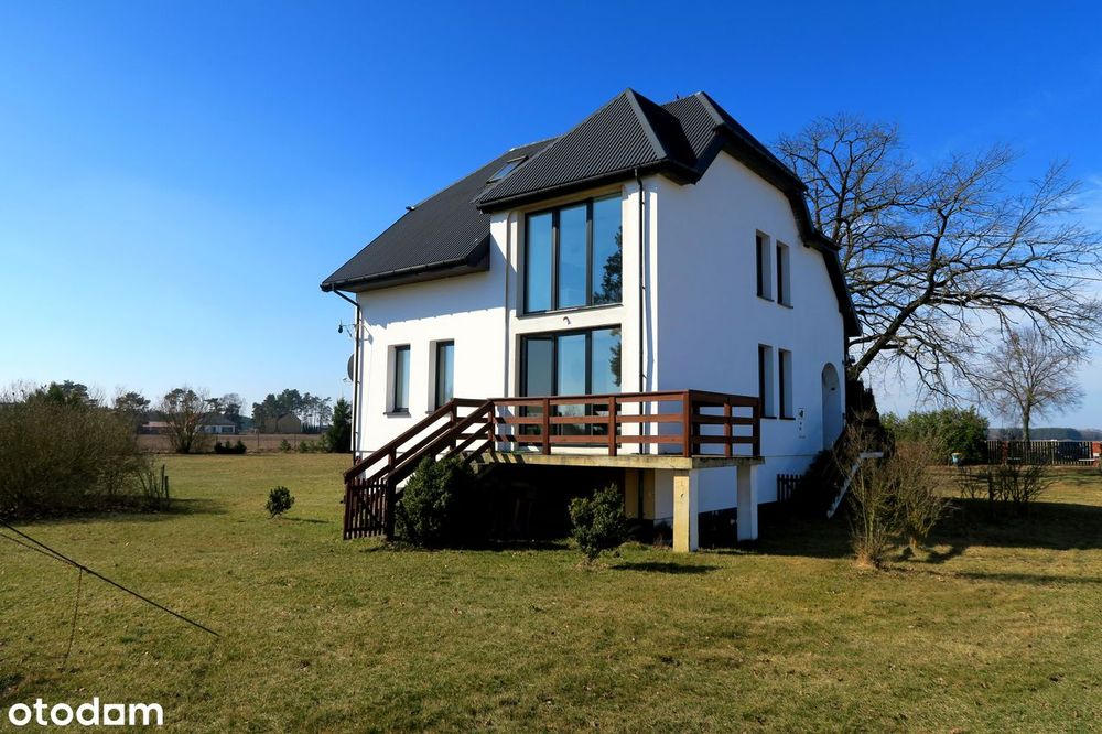 Nieograniczona Przestrzeń, Łaki, Rzeka I Piękne Widoki