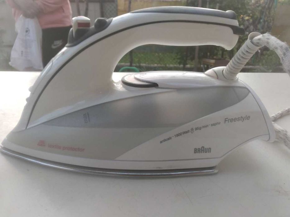 Праска Braun Freestyle 1900 з насадкою для делікатних тканин