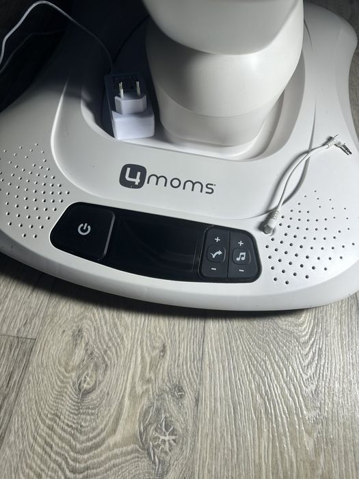 4moms MamaRoo - заколисуючий центр практично новий