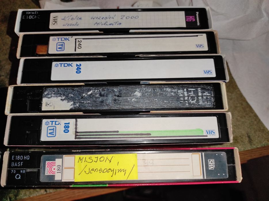 22 Taśmy video VHS