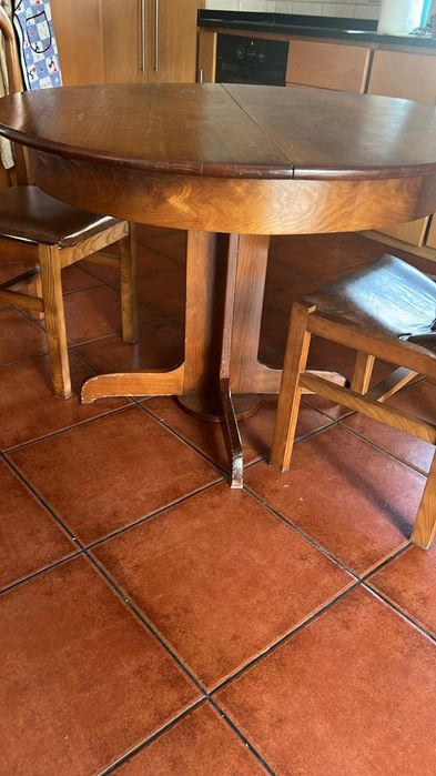 Mesa com cadeiras