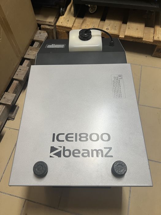 Máquina de Fumo Rastejante BeamZ 1800W (ICE1800)