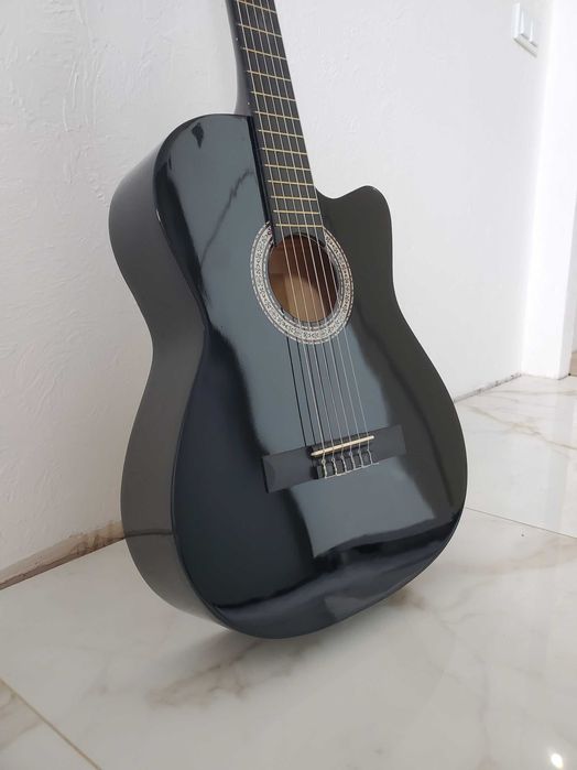 класична гітара італійської фірми 4/4 нейлонові струни