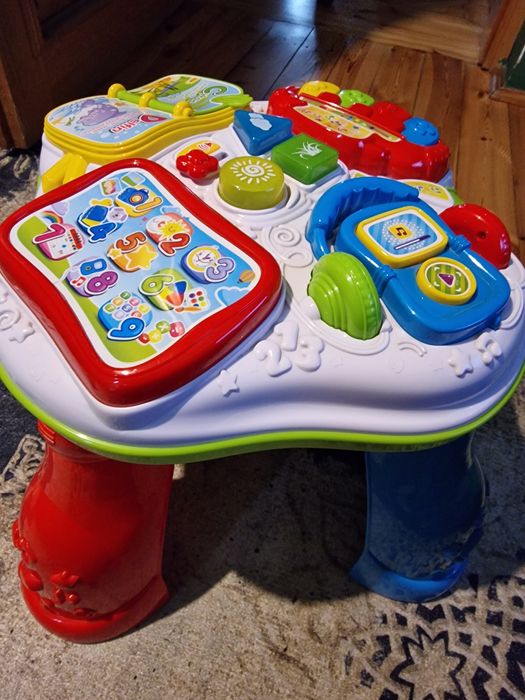 Interaktywny stolik edukacyjny Clementoni