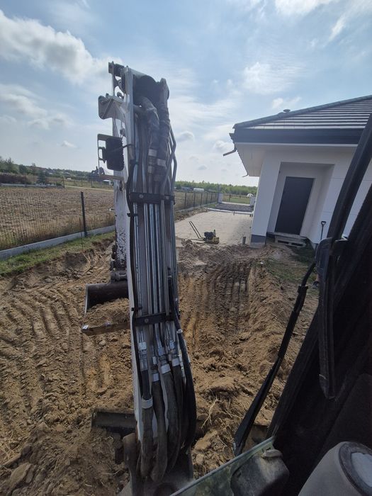 Usługi mini koparką 2.7t z młotem