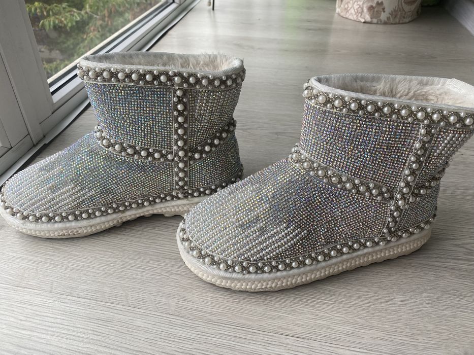 Теплые модные угги