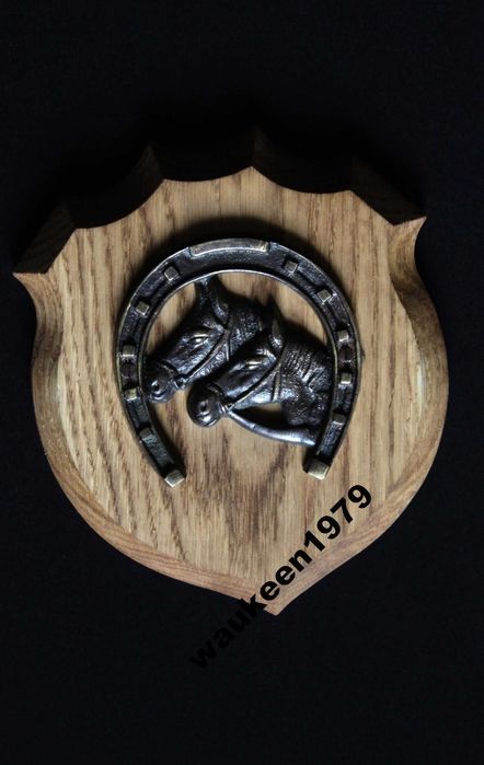 декор бронзовая подкова на дереве, Эстония 1965-й год