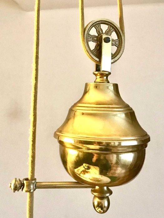 Lampa-stylowa-mosiezna-z przeciwwaga