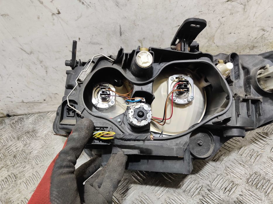 BMW E81 E82 E87 I Lampa Reflektor Prawy Przód Prawy Przedni PP Valeo