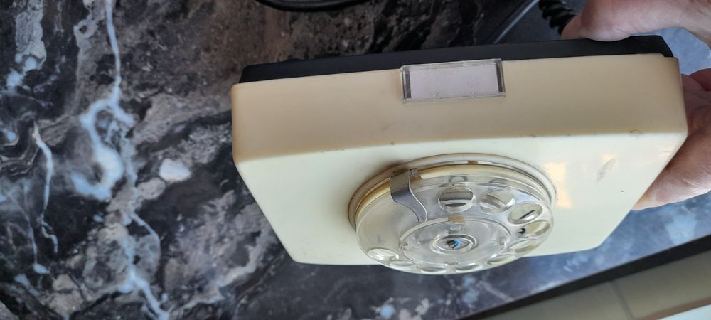 Старий стаціонарний телефон з дисковим набором 1970- 80 років