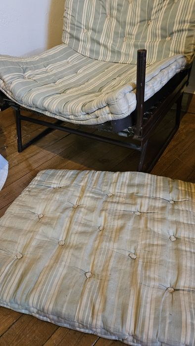 Divã anos 70 muito prático