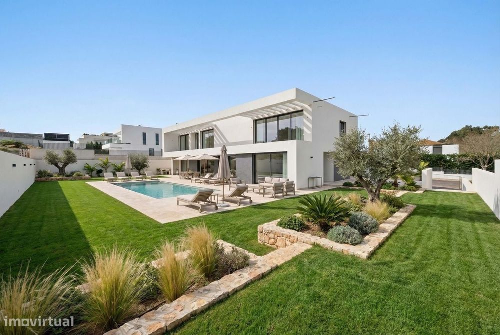Refúgio em Oeiras:  Moradia Contemporânea T6 com Jardim e Piscina