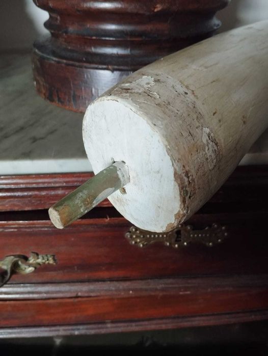 Par de Presas em Madeira Antiga