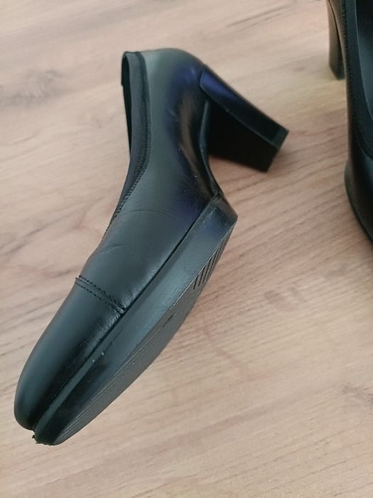 Czarne czółenka Ecco rozmiar 40