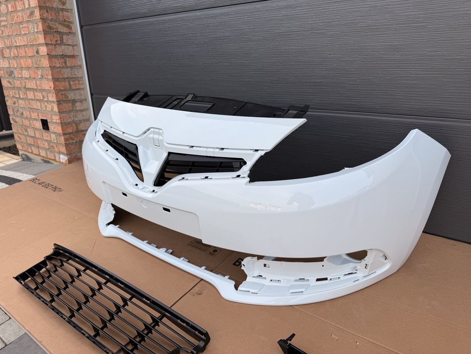 Бампер Renault Scenic 2012-2016 OV369 Білий