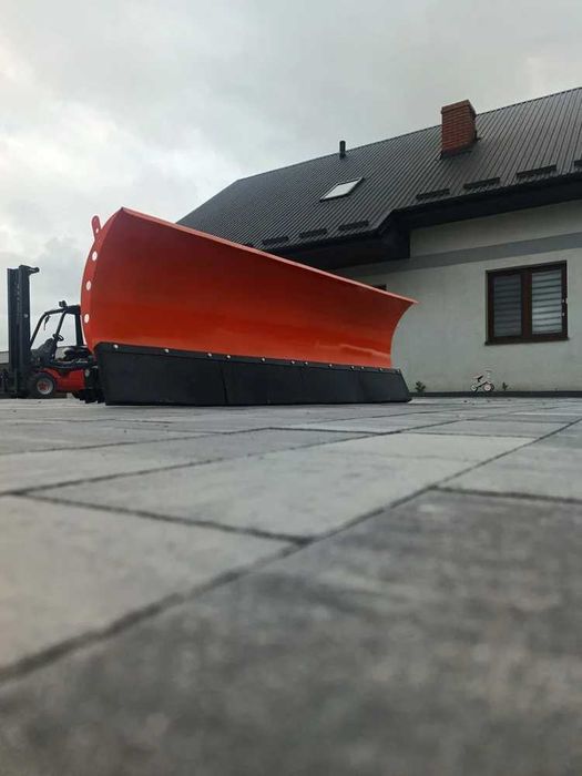 Pług z mocowaniem do samochodu terenowego 2,0