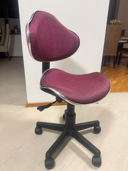 Krzesło obrotowe różowe