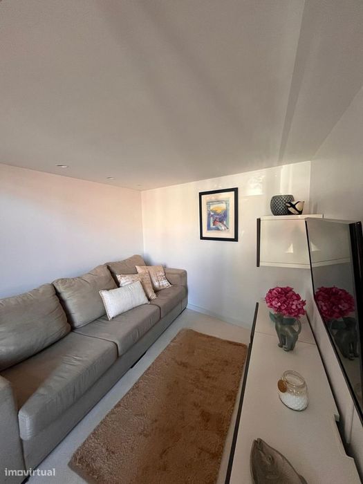 Arrenda-se apartamento T0 na prestigiada Avenida Serpa Pinto