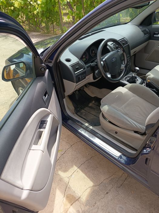 Ford mondel com avaria