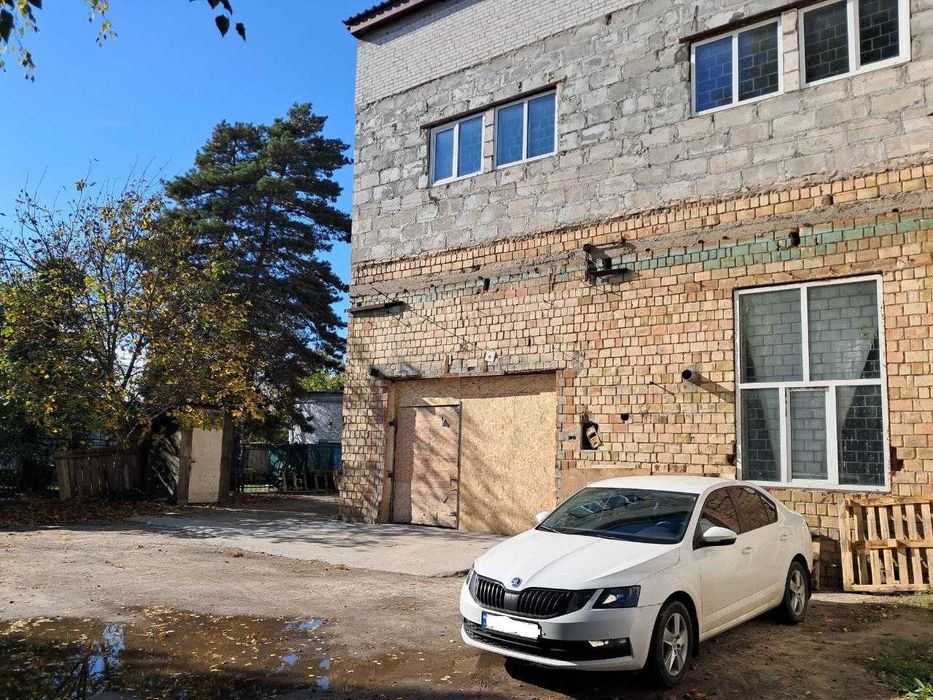 Продаж  виробничої  окремо стоячої будівлі в м.Боярка. Закрита територія 15сот.