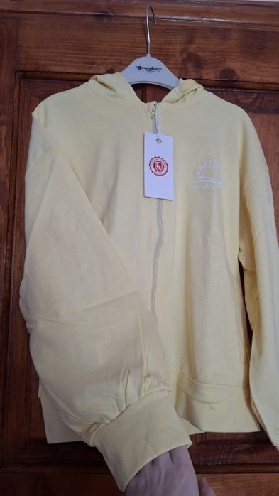 Світшот 158р, жовтий з вишивкою сонечко