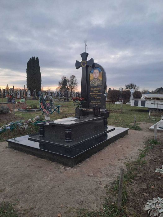 Пам’ятники військовим. Гідне вшанування пам’яті Героїв