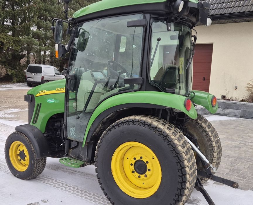 Traktorek John Deere 3720