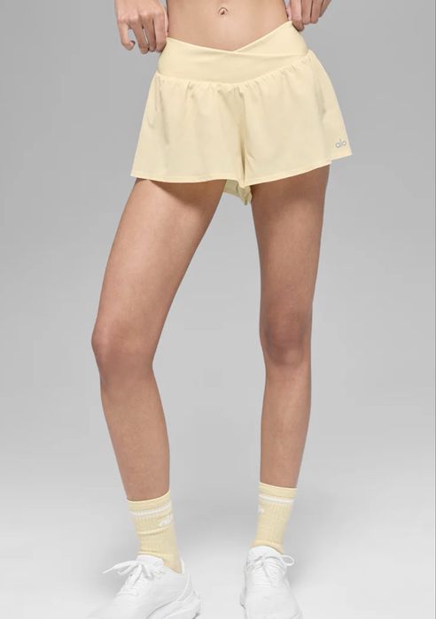 Alo Yoga V-Cute Running Short  XS / Alo Yoga шорти
