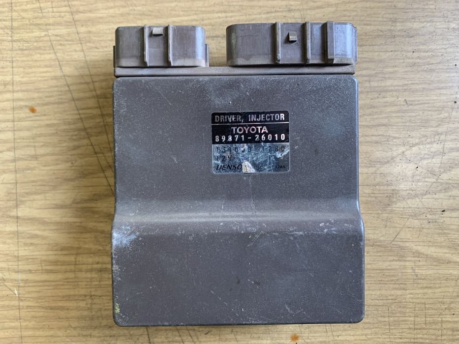 Centralina de injeção Toyota Dyna M 2.5