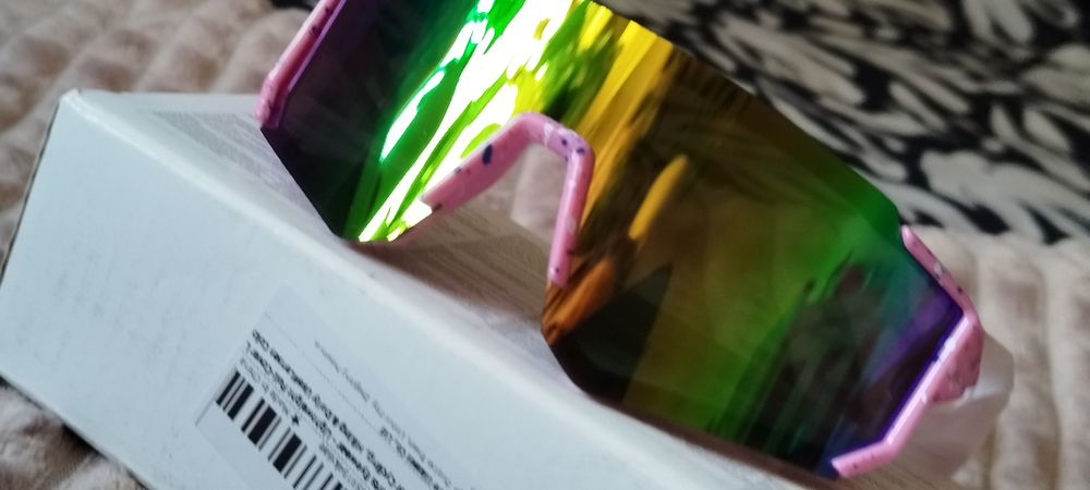 Nowe okulary przeciwsłoneczne dziecięce