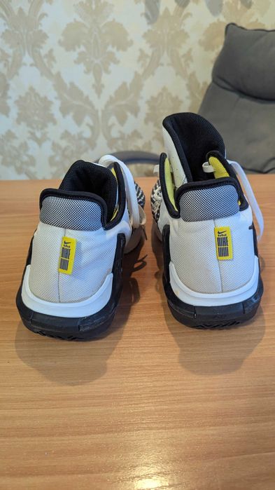 Кросівки Nike Lebron Witness 6 розмір 49.5 EU (33 см)