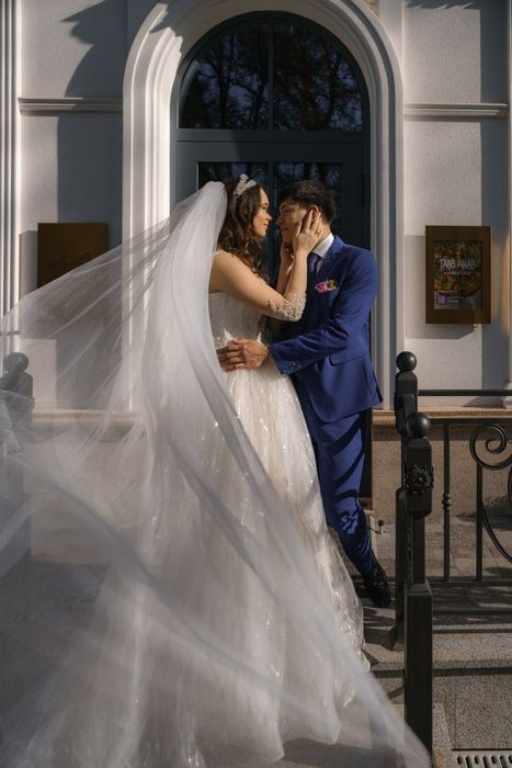 Весільна сукня Laura Style + подарунки: діадема,фата, підю'бник 3 кіль