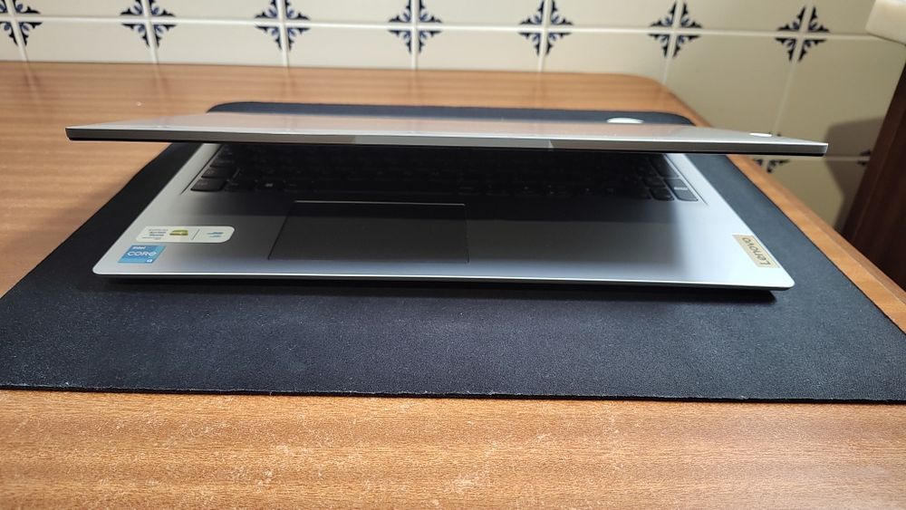Notebook Lenovo | Intel i3 13ª Ger | 16GB RAM | SSD 246 | Praticamente Novo
