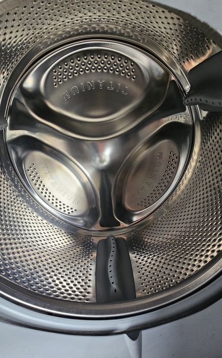 Máquina de lavar e secar roupa