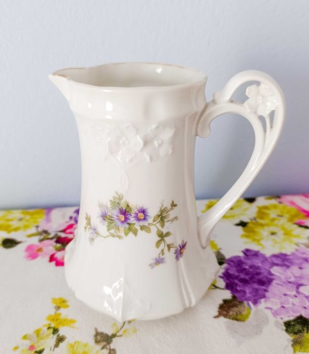 Leiteira em Porcelana Francesa