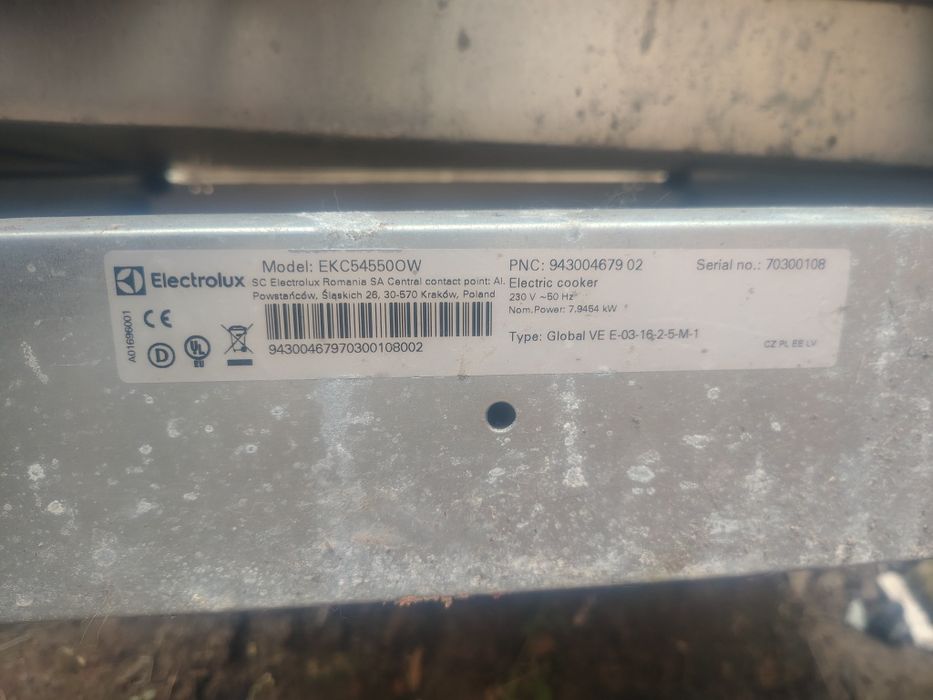 Kuchenka elektryczna z piekarnikiem Electrolux EKC54550 0W
