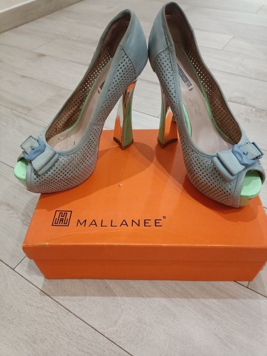 Продам босоніжки