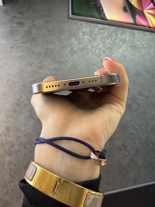 Б/у IPHONE 16Pro 256 Natural Titanium Neverlock Костюшка,5 igrand