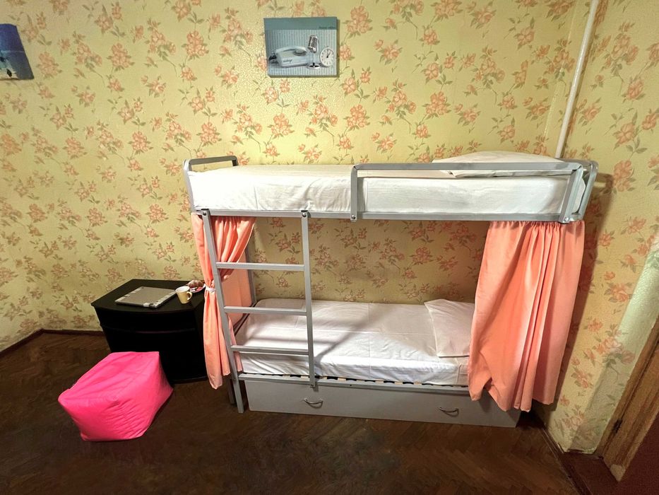 Уютный недорогой хостел на Левобережке, первый этаж, легкий доступ .