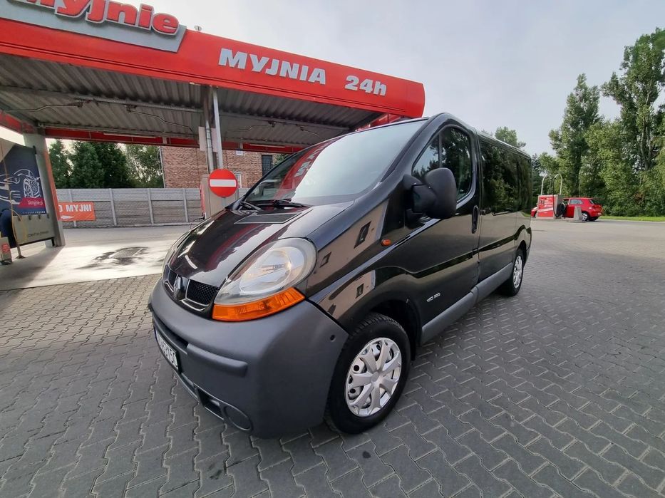Renault Trafic 6-osobowy przeszklony 2.5 diesel z klimatyzacją