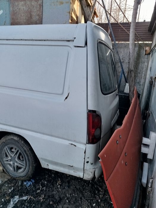 Продам запчастини на Хундай Н 100