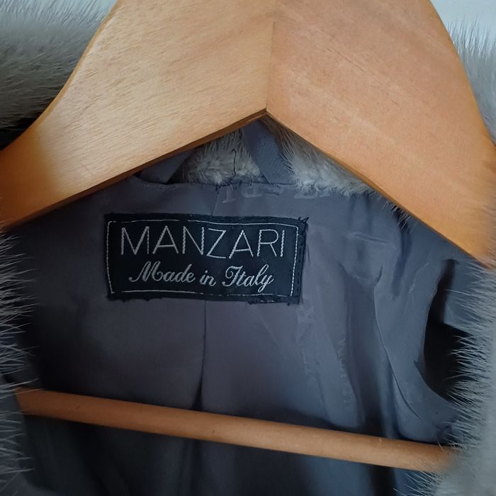 Продаю особисті вживані речі. Блакитна норка.