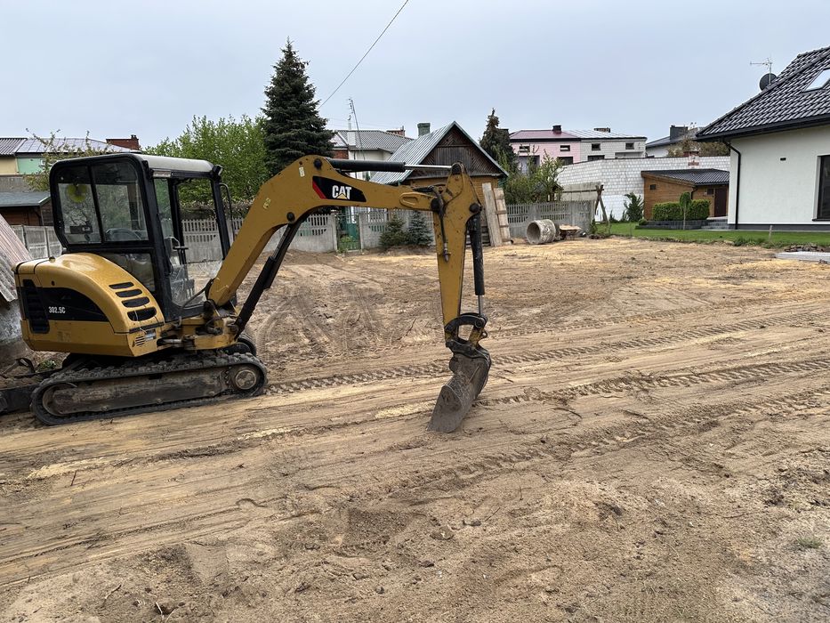 Roboty ziemne, koparko ładowarka minikoparka i wywrotka