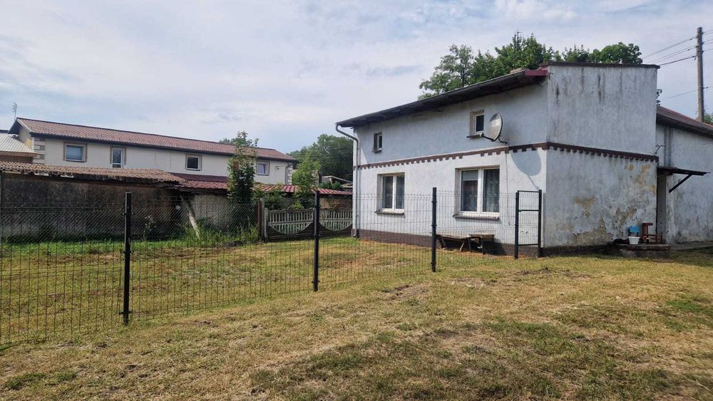 Dom z dużą posesją