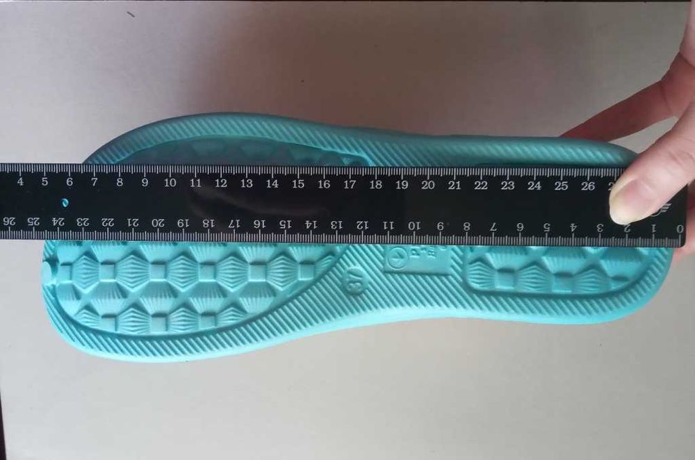 Шльопанці жіночі