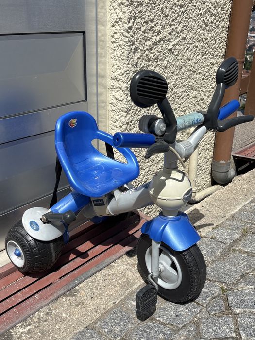 Triciclo com pedais