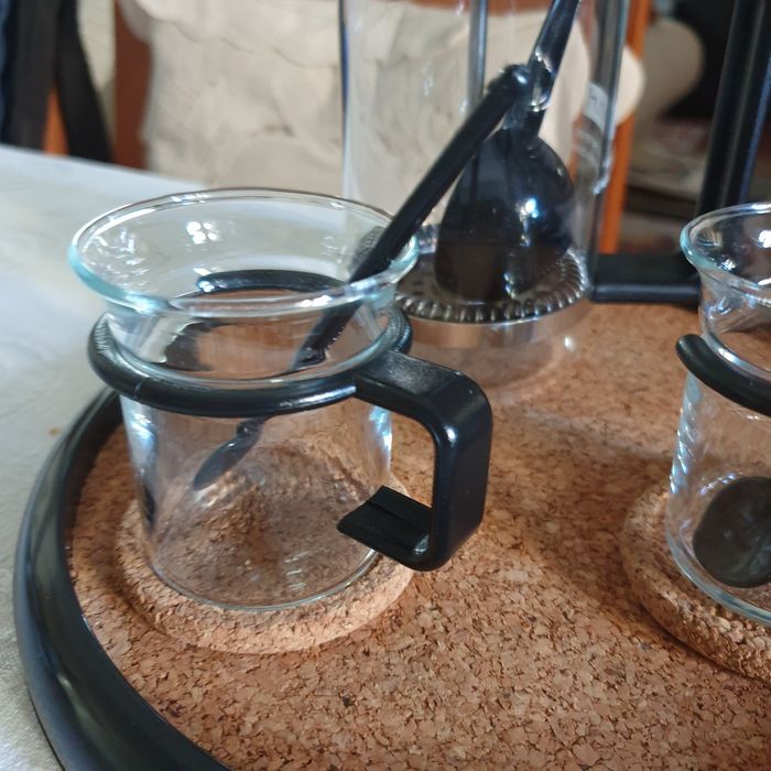 Cafeteira Bodum com 2 chávenas e vários acessórios