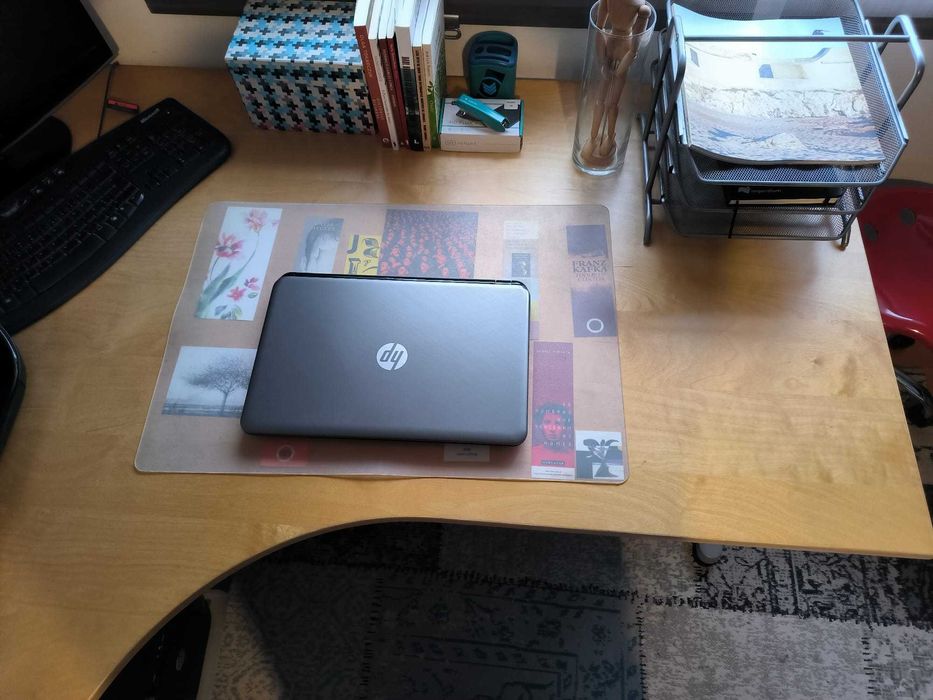 Secretária de madeira e estrura em metal IKEA